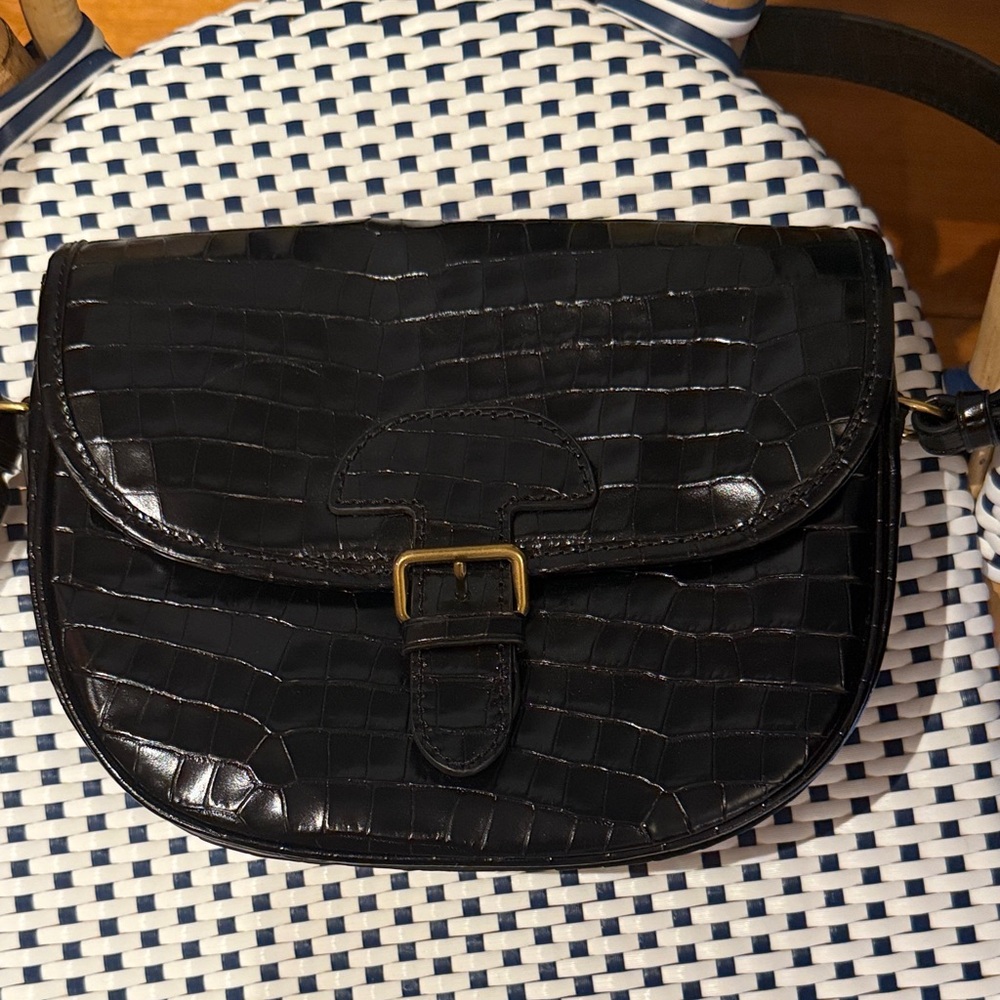 Elegant Black Crocodile-Embossed Women's Bag